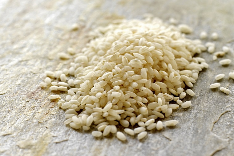 玄米は白米よりも食物繊維が多い